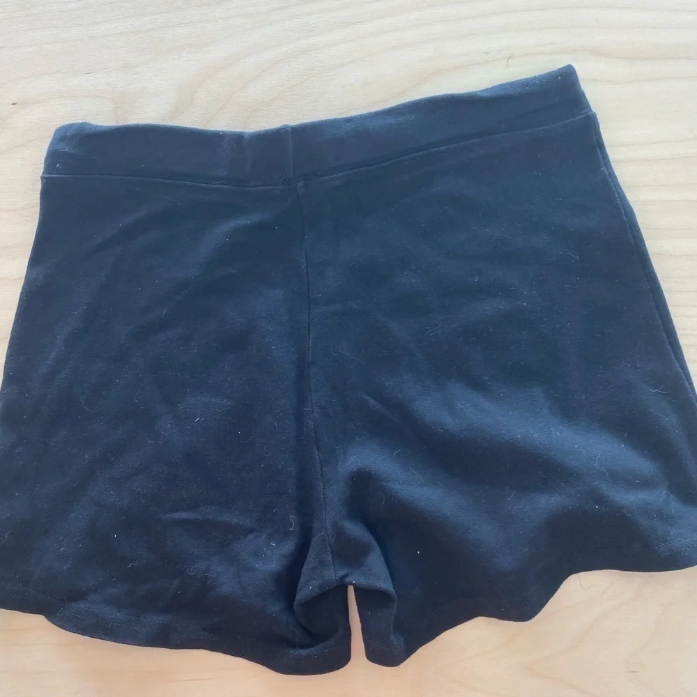 I. C. Fashions Shorts size Medium (FM)